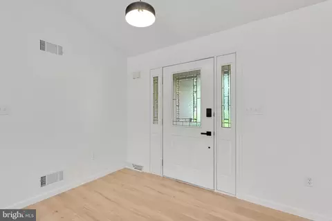 Entry Way - 10 Farm Ln # A, Lititz, PA 17543 photo 1 of 3