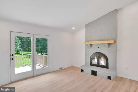 Living - 10 Farm Ln # A, Lititz, PA 17543 photo 1 of 4