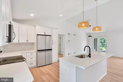 Kitchen - 10 Farm Ln # A, Lititz, PA 17543 photo 2 of 3