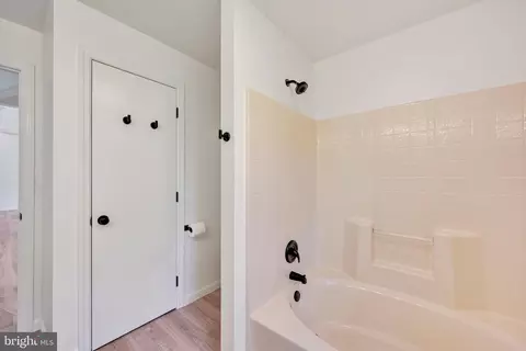 Entry Way - 10 Farm Ln # A, Lititz, PA 17543 photo 2 of 3