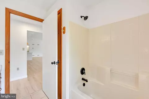 Entry Way - 10 Farm Ln # A, Lititz, PA 17543 photo 3 of 3