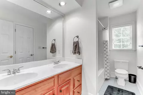 Bath - 961 Buckwalter Rd, Lititz, PA 17543 photo 4 of 4