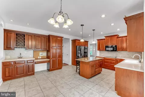 Kitchen - 961 Buckwalter Rd, Lititz, PA 17543 photo 2 of 4