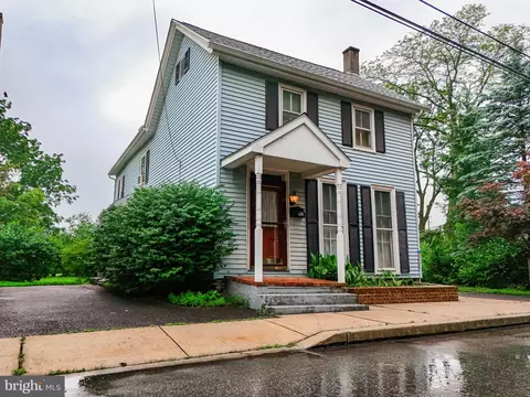 7 S Jackson St, Strasburg, PA 17579