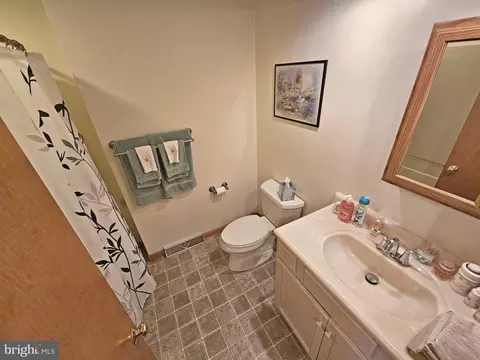 Bath - 660 Snyder Hill Rd, Lititz, PA 17543 photo 2 of 3