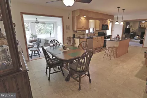 Dining - 660 Snyder Hill Rd, Lititz, PA 17543 photo 1 of 2
