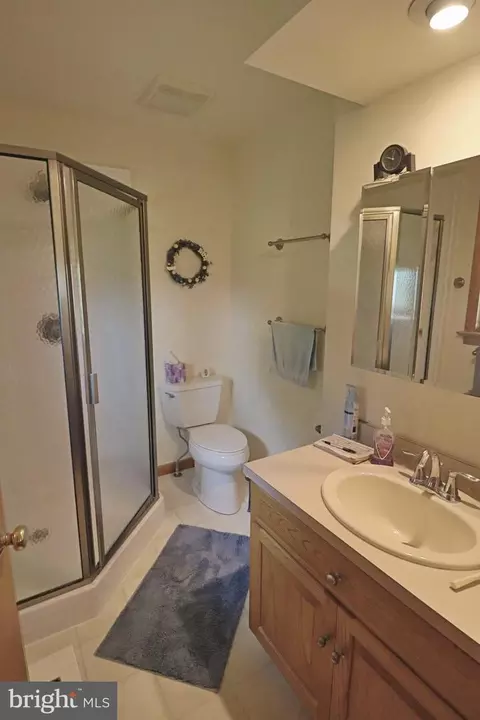 Bath - 660 Snyder Hill Rd, Lititz, PA 17543 photo 1 of 3