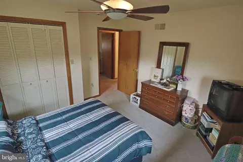 Bedroom - 660 Snyder Hill Rd, Lititz, PA 17543 photo 5 of 5