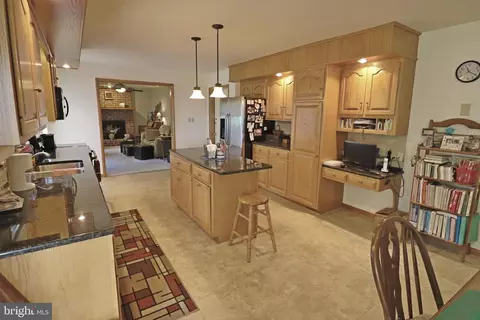 Kitchen - 660 Snyder Hill Rd, Lititz, PA 17543 photo 4 of 6
