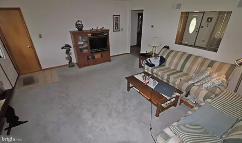Living - 660 Snyder Hill Rd, Lititz, PA 17543 photo 4 of 6