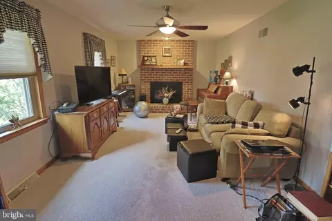 Living - 660 Snyder Hill Rd, Lititz, PA 17543 photo 2 of 6