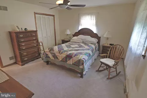 Bedroom - 660 Snyder Hill Rd, Lititz, PA 17543 photo 4 of 5