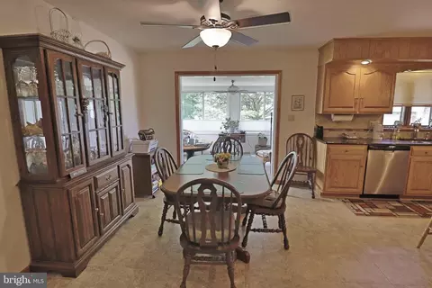 Dining - 660 Snyder Hill Rd, Lititz, PA 17543 photo 2 of 2