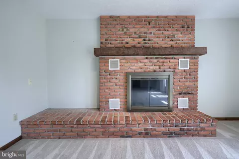 Living - 26 Green Acre Rd, Lititz, PA 17543 photo 5 of 10