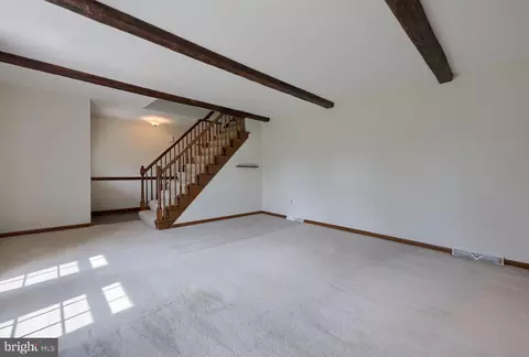 Living - 26 Green Acre Rd, Lititz, PA 17543 photo 2 of 10