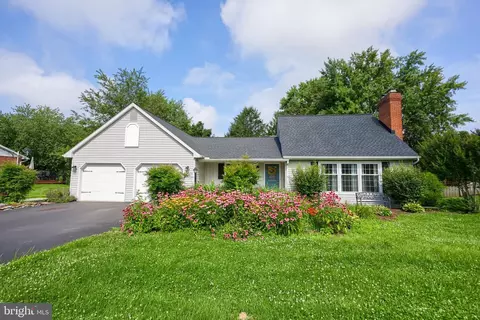 26 Green Acre Rd, Lititz, PA 17543