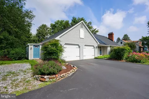 Exterior - 26 Green Acre Rd, Lititz, PA 17543 photo 3 of 10