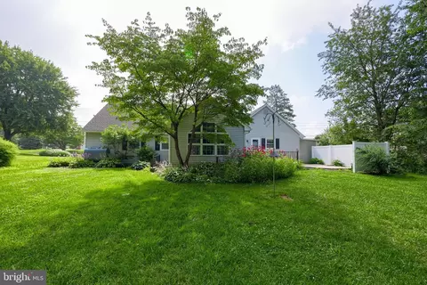 Exterior - 26 Green Acre Rd, Lititz, PA 17543 photo 7 of 10