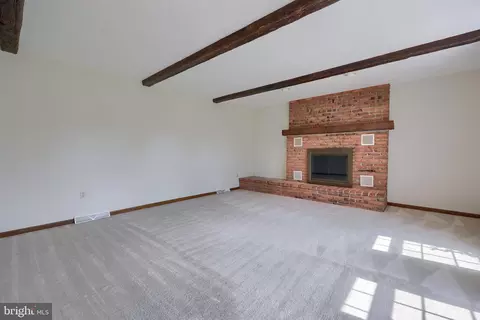 Living - 26 Green Acre Rd, Lititz, PA 17543 photo 1 of 10
