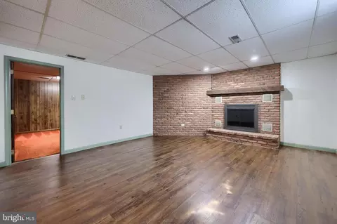 Living - 26 Green Acre Rd, Lititz, PA 17543 photo 9 of 10