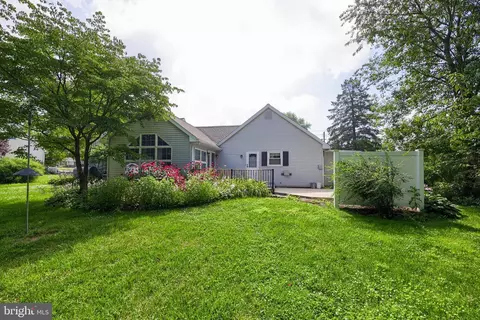 Exterior - 26 Green Acre Rd, Lititz, PA 17543 photo 8 of 10