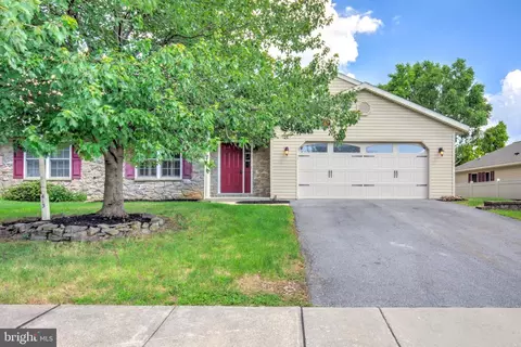 413 Flaxen Ln, Ephrata, PA 17522