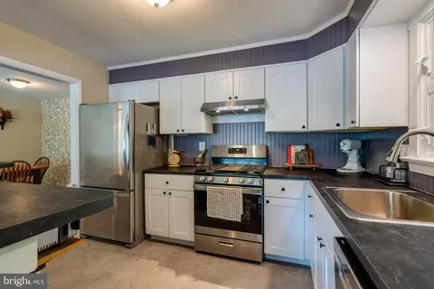 Kitchen - 404 W Marion St, Lititz, PA 17543 photo 2 of 2