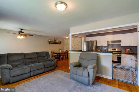 Living - 404 W Marion St, Lititz, PA 17543 photo 2 of 3