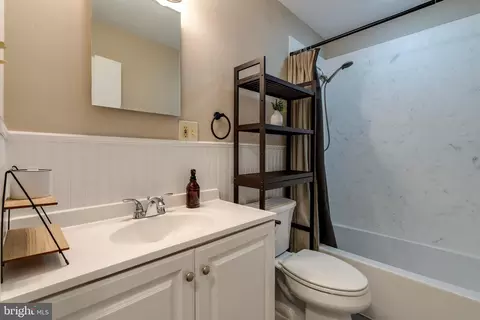 Bath - 404 W Marion St, Lititz, PA 17543 photo 1 of 2