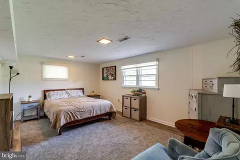 Bedroom - 404 W Marion St, Lititz, PA 17543 photo 4 of 5