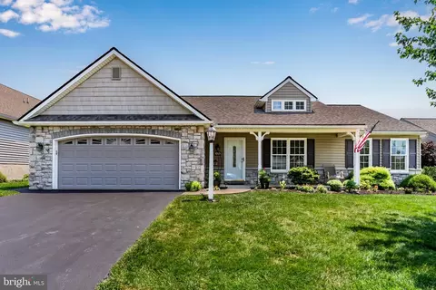 1065 Cambridge Dr, Manheim, PA 17545
