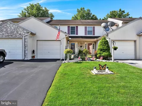 108 Moorland Ct, Lititz, PA 17543