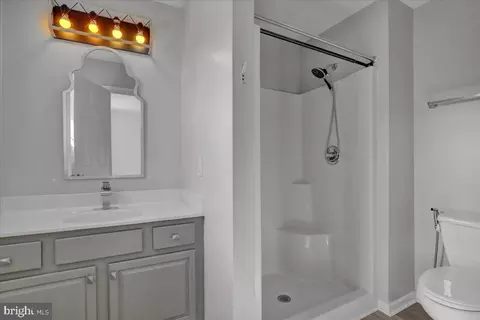 Bath - 764 Keller Dr, Lititz, PA 17543 photo 1 of 3