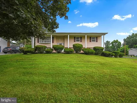 2620 Pinewood Rd, Lancaster, PA 17601
