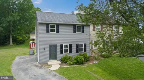 454 Coreopsis Dr, Lancaster, PA 17602