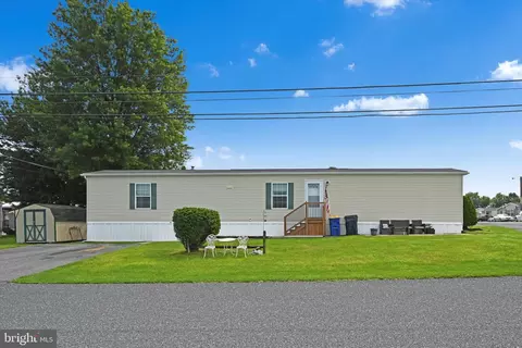90 Willow Dr, Ephrata, PA 17522