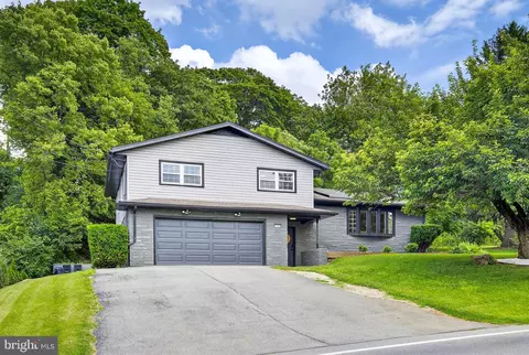 1313 Rohrerstown Rd, Lancaster, PA 17601