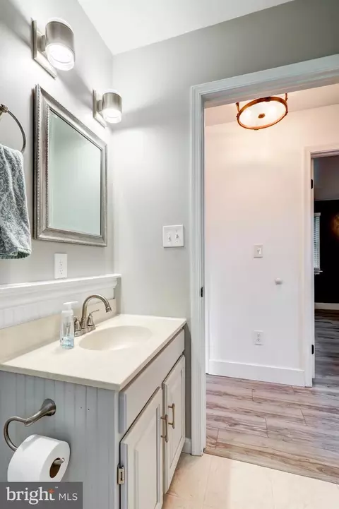 Bath - 109 Ciera Dr, Lititz, PA 17543 photo 2 of 4