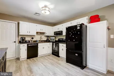 Kitchen - 109 Ciera Dr, Lititz, PA 17543 photo 2 of 3