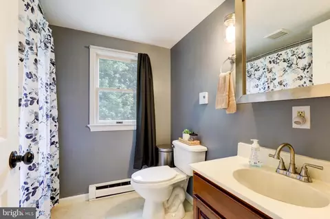 Bath - 109 Ciera Dr, Lititz, PA 17543 photo 3 of 4