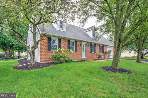 Exterior - 109 Ciera Dr, Lititz, PA 17543 photo 2 of 8