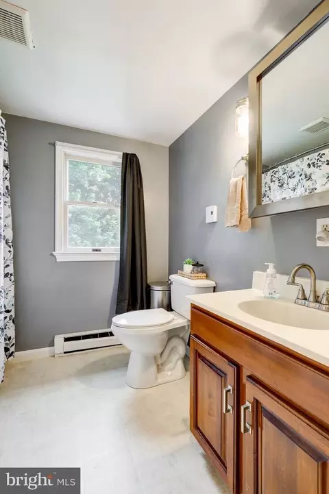 Bath - 109 Ciera Dr, Lititz, PA 17543 photo 4 of 4