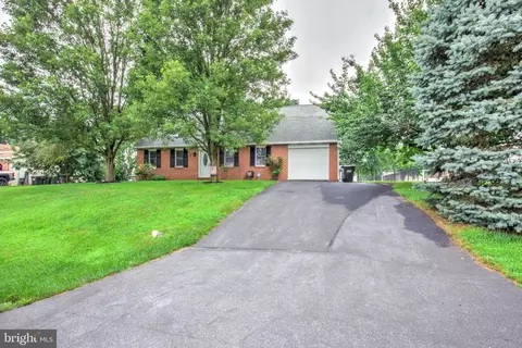 Exterior - 109 Ciera Dr, Lititz, PA 17543 photo 3 of 8