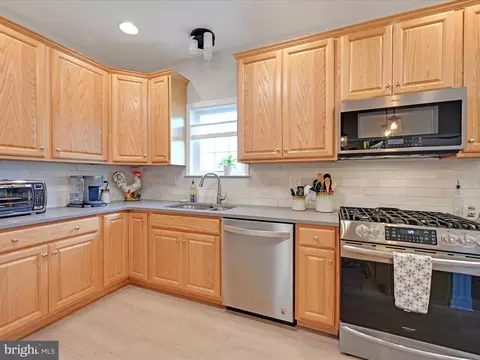 Kitchen - 623 Allegiance Dr, Lititz, PA 17543 photo 3 of 5
