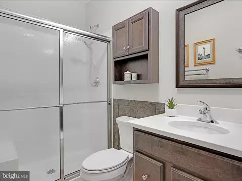 Bath - 623 Allegiance Dr, Lititz, PA 17543 photo 2 of 3