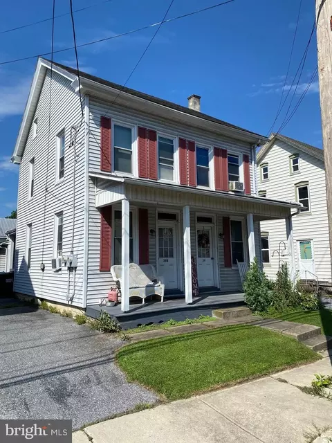 39 E Church St, Stevens, PA 17578