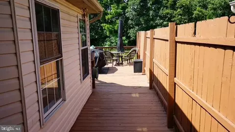 Exterior - 121 Moorland Ct, Lititz, PA 17543 photo 2 of 4