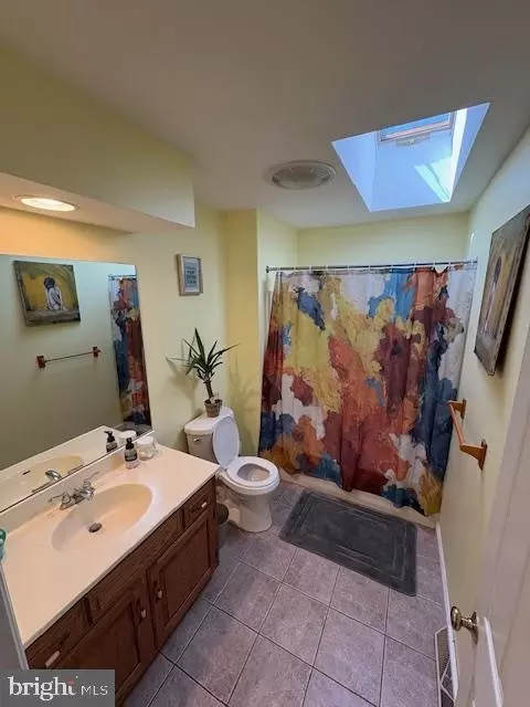 Bath - 121 Moorland Ct, Lititz, PA 17543 photo 2 of 2