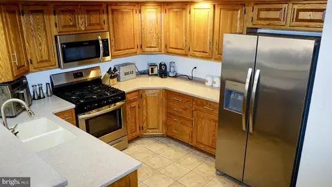 Kitchen - 121 Moorland Ct, Lititz, PA 17543 photo 1 of 2
