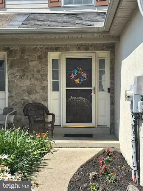 Entry Way - 121 Moorland Ct, Lititz, PA 17543 photo 1 of 2
